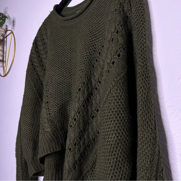 Charlotte Russe Cropped Crochet Oliver Green Sweater Size Large - Picture 10 of 12